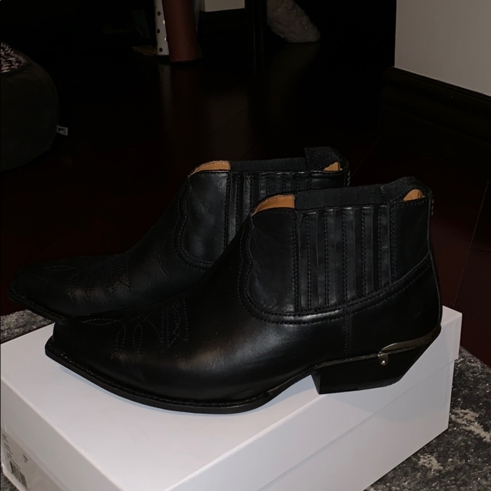 Shoes - Picture 3 of 6